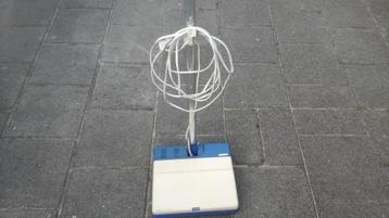 Kruimelzuiger elektrisch,  vintage, beschikbaar voor biedingen