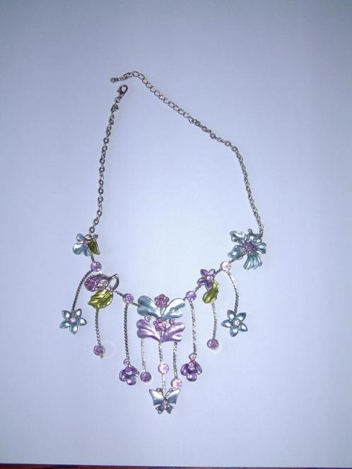 Prachtig lila ketting met bloemen vlinder, Sieraden, Tassen en Uiterlijk, Kettingen, Ophalen of Verzenden