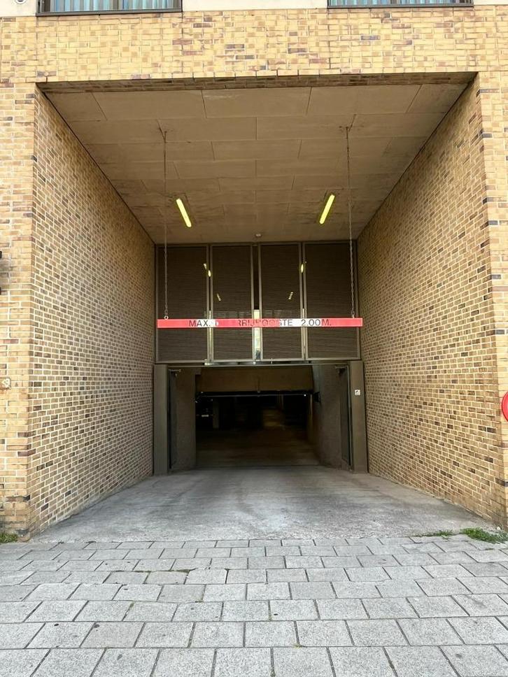 Parkeerplek in parkeergarage A'dam/A10, Auto diversen, Autostallingen en Garages