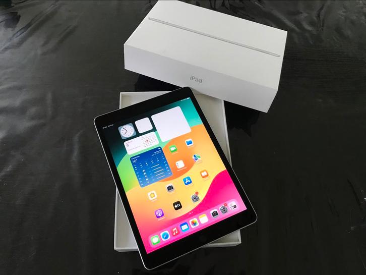 Laatste kans Sinterklaas cadeau:  iPad 8e 32GB, Computers en Software, Apple iPads, Zo goed als nieuw, Apple iPad, 10 inch, 32 GB