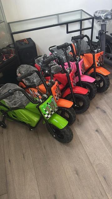 Stoere Elektrische Motor Kind | Inclusief Zijwielen beschikbaar voor biedingen