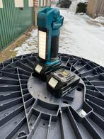 Makita zaklamp + 2 accu’s, Ophalen of Verzenden, Zo goed als nieuw
