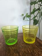 Retro limonadeglazen 2x groen glas geel, Antiek en Kunst, Antiek | Glas en Kristal, Ophalen of Verzenden