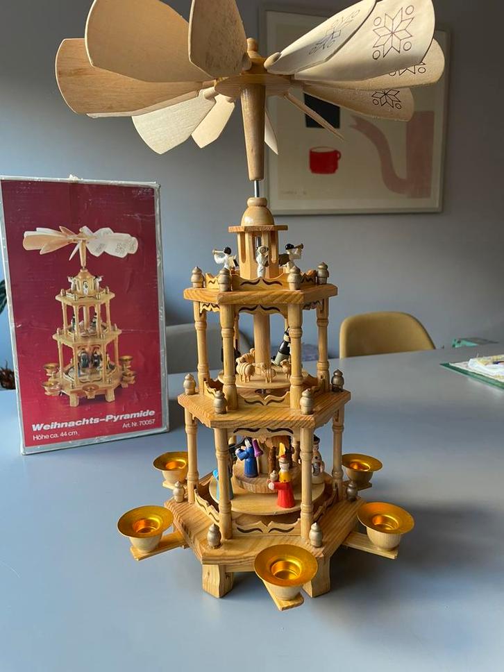 Duitse, houten kerst pyramide met 3 verdiepingen., Diversen, Kerst, Gebruikt, Ophalen of Verzenden