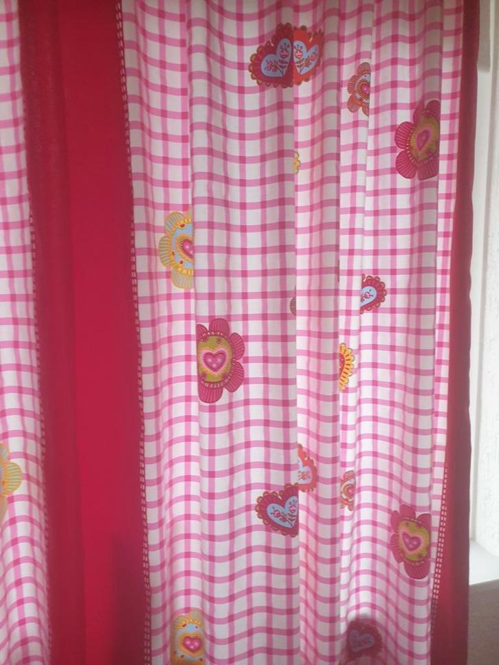 Gordijn met bloemen en hartjes, Huis en Inrichting, Stoffering | Gordijnen en Lamellen, Zo goed als nieuw, 150 tot 200 cm, 200 cm of meer