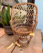 Rotan pauwenstoel - rieten stoel voor pop - medium, Ophalen of Verzenden