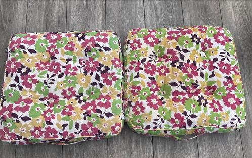 Twee gebloemde dikke kussens, Tuin en Terras, Tuinmeubel-accessoires, Gebruikt, Ophalen of Verzenden
