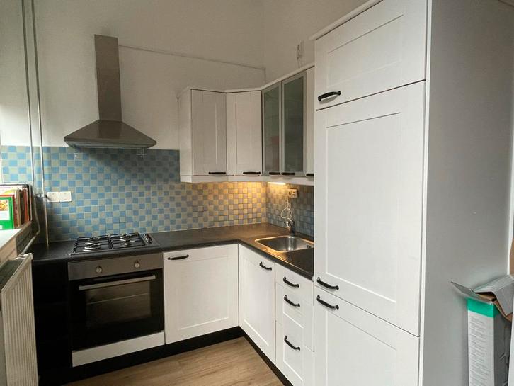 Complete keuken met inbouwapparatuur, Huis en Inrichting, Keuken | Complete keukens, Gebruikt, Hoekkeuken, Wit, Kunststof, Ophalen