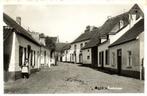 Thorn - Beekstraat - vrouw - gelopen, Verzamelen, Ansichtkaarten | Nederland, Verzenden, 1920 tot 1940, Gelopen, Noord-Holland