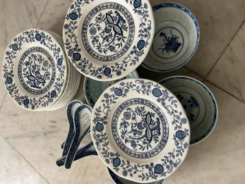 10 Wedgwood blue onion schotels borden beschikbaar voor biedingen
