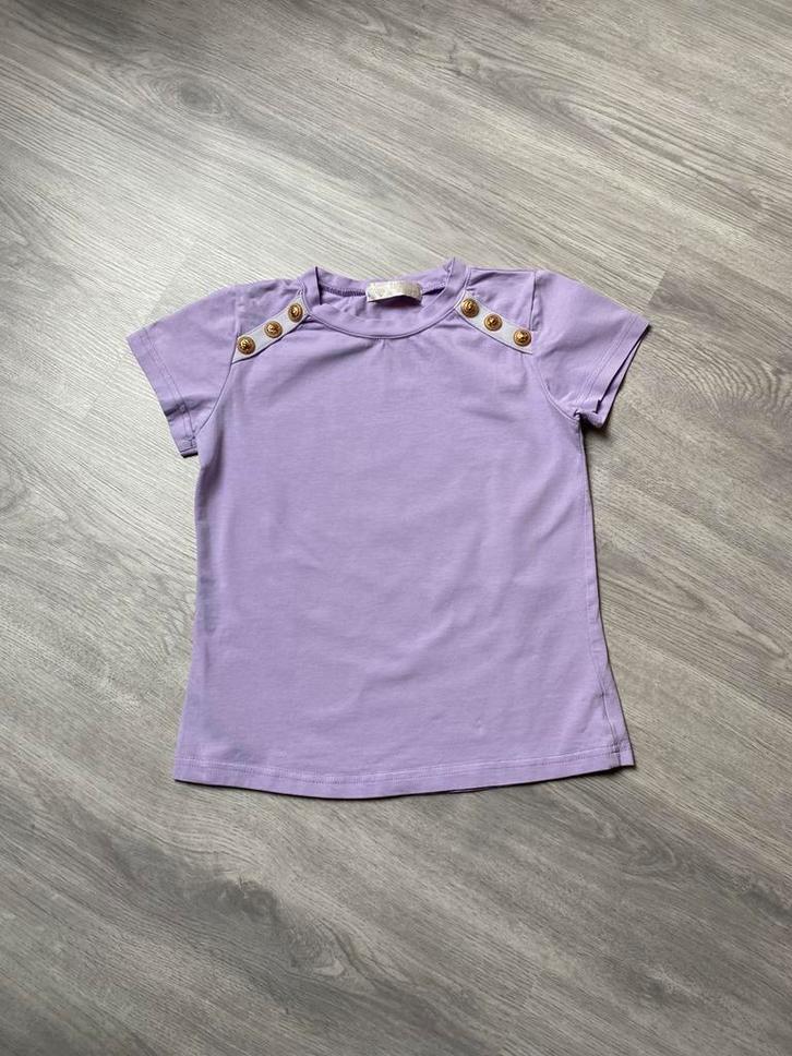 Lila t-shirt met gouden knopen., Kinderen en Baby's, Kinderkleding | Maat 128, Zo goed als nieuw, Meisje, Shirt of Longsleeve