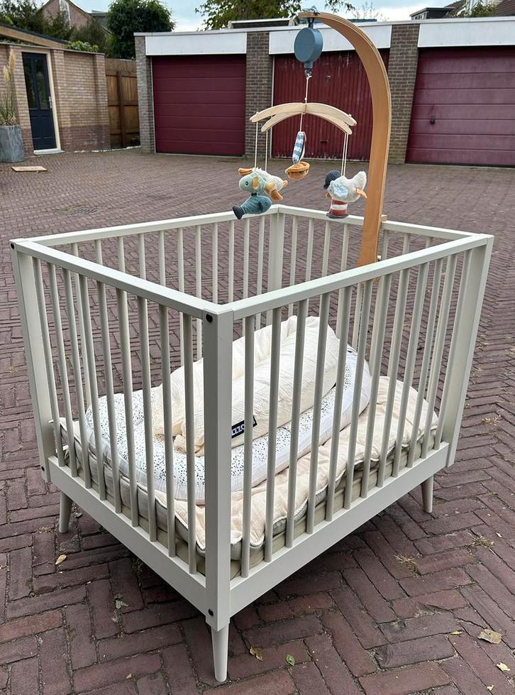 Te koop: Box Europe Baby Evy Oatmeal zgan, Kinderen en Baby's, Boxen, Zo goed als nieuw, Rechthoekig, In hoogte verstelbaar, Boxkleed