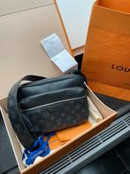 Louis Vuitton Outdoor Messenger Bag, Sieraden, Tassen en Uiterlijk, Tassen | Schoudertassen, Ophalen of Verzenden, Zo goed als nieuw