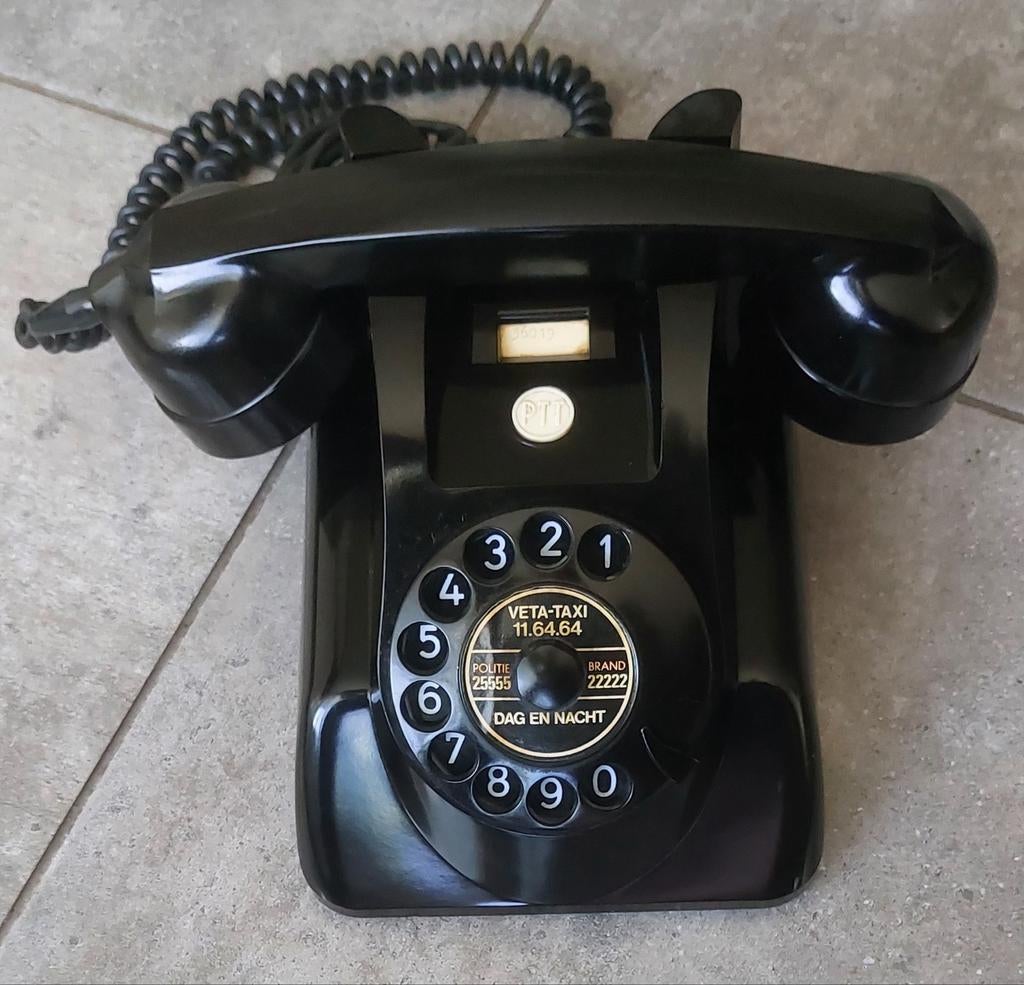 Vintage bakelieten telefoon , model type 1955, Telecommunicatie, Vaste telefoons | Niet Draadloos, Ophalen of Verzenden, Zo goed als nieuw