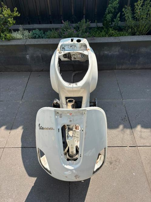 Koopje!! Vespa Brom 45 Km (Geel)Frame 2011  LX S LXV ET  C38, Motoren, Tuning en Styling, Ophalen of Verzenden