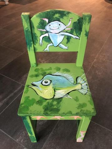 Kunstzinnig kinderstoeltje beschikbaar voor biedingen