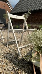 TE HUUR witte houten klapstoelen / ceremoniestoelen, Ophalen, Nieuw, Geboorte of Huwelijk