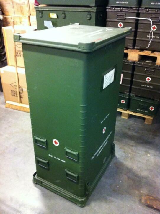 Hoge aluminium overzet kist op kap van Zarges 60x80x140 cm, Verzamelen, Militaria | Algemeen, Overige soorten, Kist of Geocache