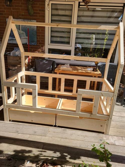 Peuter huisje bed, Kinderen en Baby's, Kinderkamer | Bedden, Nieuw, 180 cm of meer, 85 tot 100 cm, Lattenbodem, Matras, Ophalen of Verzenden