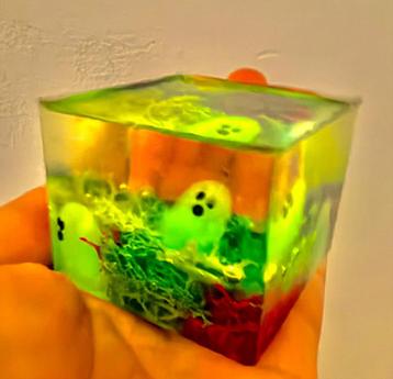 Glow in the Dark Spookjes Epoxyhars beschikbaar voor biedingen