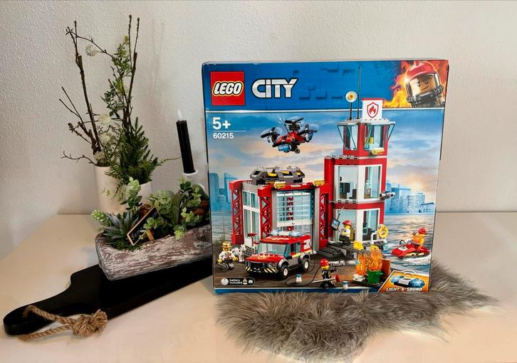 Lego City 60215 Brandweerkazerne - Complete Set, Kinderen en Baby's, Speelgoed | Duplo en Lego, Zo goed als nieuw, Lego, Complete set