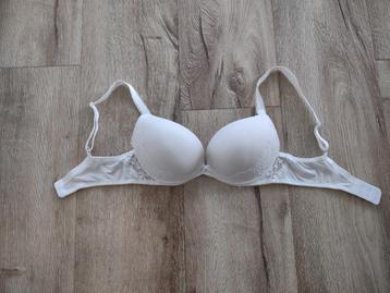 Nette witte bh met kant van Livera, maat 70C. Push up bh. beschikbaar voor biedingen
