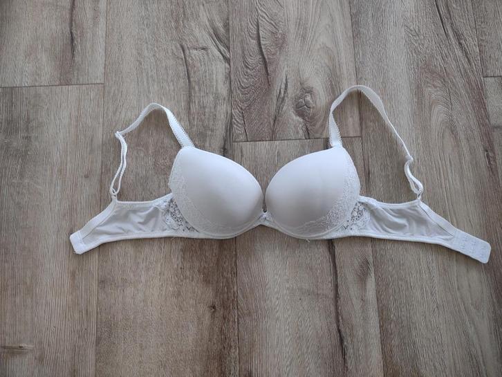 Nette witte bh met kant van Livera, maat 70C. Push up bh., Kleding | Dames, Ondergoed en Lingerie, BH, Wit, Ophalen of Verzenden