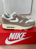 Nike Air Max 1 Hangul Day maat 40, Kleding | Heren, Schoenen, Nieuw, Ophalen of Verzenden, Bruin, Sneakers of Gympen