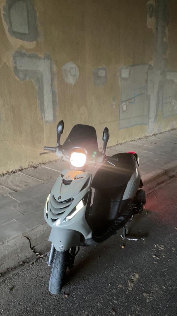 Zip4t liefst ruilen, Fietsen en Brommers, Scooters | Piaggio, Zo goed als nieuw, Overige modellen, Benzine, Ophalen