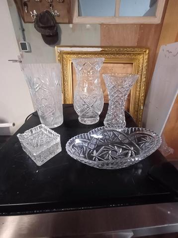 Kristallen servies set beschikbaar voor biedingen