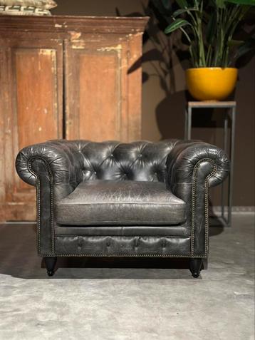Antracietgrijze Chesterfield Clubfauteuil beschikbaar voor biedingen