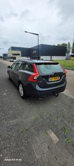 Volvo V60 D4 181pk 2015 Grijs, Voorwielaandrijving, Euro 5, Stof, 1750 kg