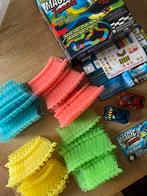 Magic Tracks racebaan, 2X basisset, 2X 220 delen + 2 auto’, Overige merken, Racebaan, Zelf te bouwen, Ophalen of Verzenden