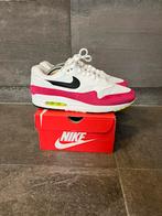 Nike Air Max 1 White Black Volt Rush Pink | Maat 44, Kleding | Heren, Schoenen, Wit, Nike, Ophalen of Verzenden, Sneakers of Gympen