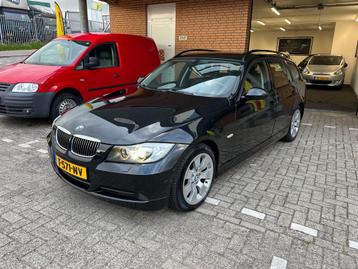 BMW 3-serie Touring 325xi 4X4 beschikbaar voor biedingen