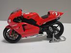 Minichamps: Yamaha YZR-M1 - Carlos Checa - MotoGP 2002, Ophalen of Verzenden, Gebruikt, 1:5 t/m 1:8, Motor