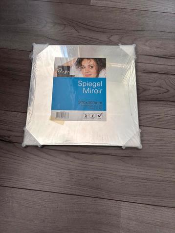 Plieger spiegel tegels beschikbaar voor biedingen