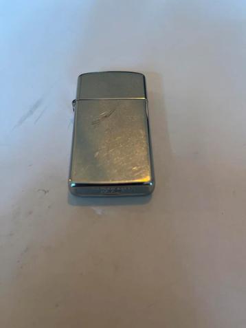 Slanke Zippo Aansteker - Gebruikt beschikbaar voor biedingen