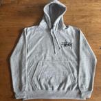 Grijze Stüssy Hoodie met Backlogo - S - Nieuw, Kleding | Heren, Truien en Vesten, Verzenden, Stussy, Nieuw, Grijs