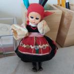 Oud klein cellulose popje in klederdracht, Verzamelen, Poppen, Ophalen of Verzenden, Gebruikt, Pop