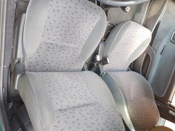 Saxo net interieur, stoelen deurkaarten, achterbank etc... beschikbaar voor biedingen