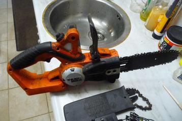 Black en Decker takkenzaag met opladers en accu's beschikbaar voor biedingen