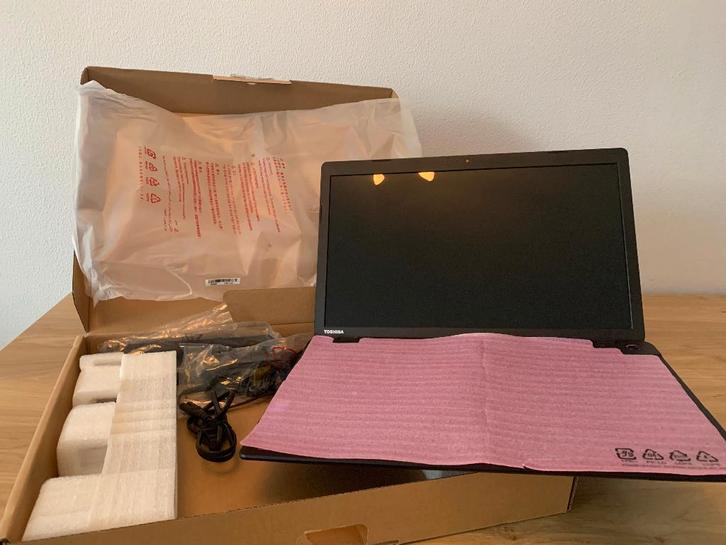 Laptop TOSHIBA SATELLITE, Computers en Software, Windows Laptops, Zo goed als nieuw, 17 inch of meer, SSD, 2 tot 3 Ghz, Ophalen