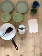 Kampeer kookspullen : wok, fluitketeltje, borden, mokken etc, Ophalen of Verzenden, Zo goed als nieuw