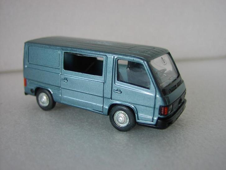 Mercedes Benz MB100 van AHC/ Pilen 1988 1:50, Hobby en Vrije tijd, Modelauto's | 1:50, Zo goed als nieuw, Bus of Vrachtwagen, Overige merken