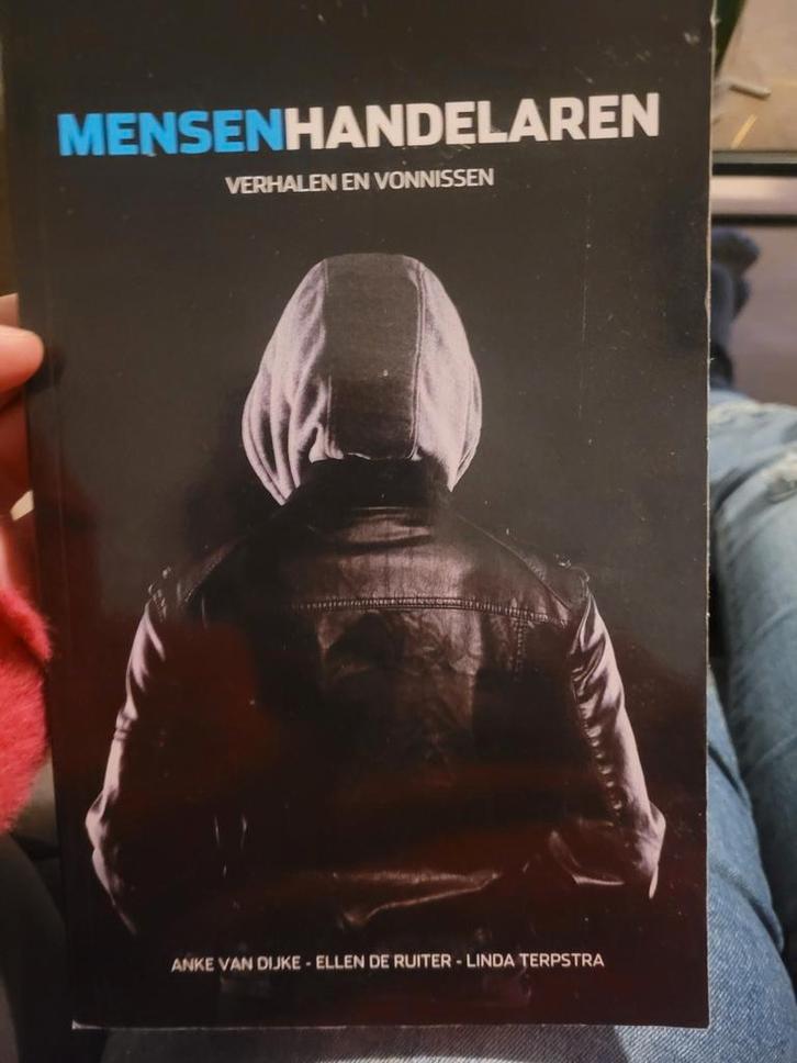 Ellen de Ruiter - Mensenhandelaren, Boeken, Politiek en Maatschappij, Zo goed als nieuw, Wereld, Ophalen of Verzenden