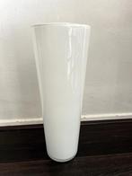 Hoge witte vaas van glas in perfecte staat., Ophalen, Wit, Minder dan 50 cm, Glas