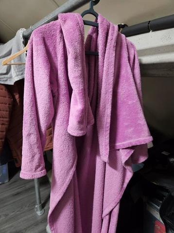 Roze plaid met mouwen beschikbaar voor biedingen