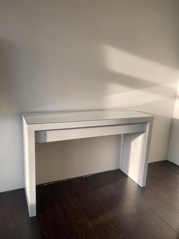 Malm Ikea Toilettafel / Bureau - Nette Staat, Huis en Inrichting, Tafels | Sidetables, Gebruikt, 50 tot 75 cm, 100 tot 150 cm