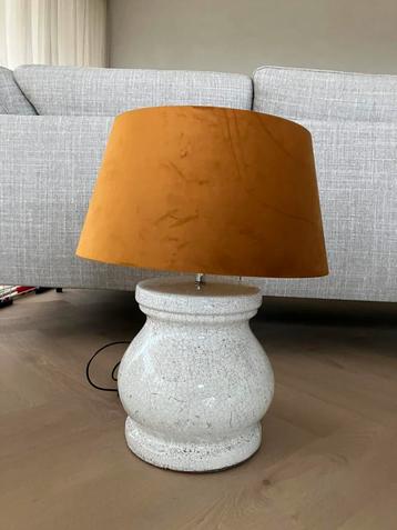 Stenen schemerlamp met velours kap beschikbaar voor biedingen